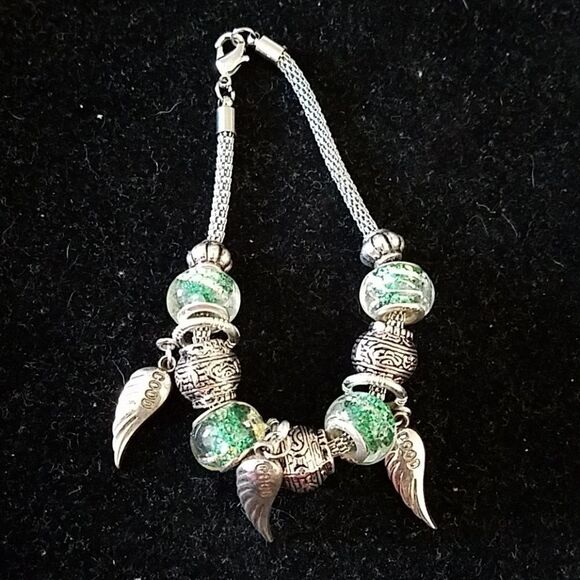 Silvertone Green Beaded Slide Bracelet Adjustable Fashion Jewelry - Picture 3 of 4